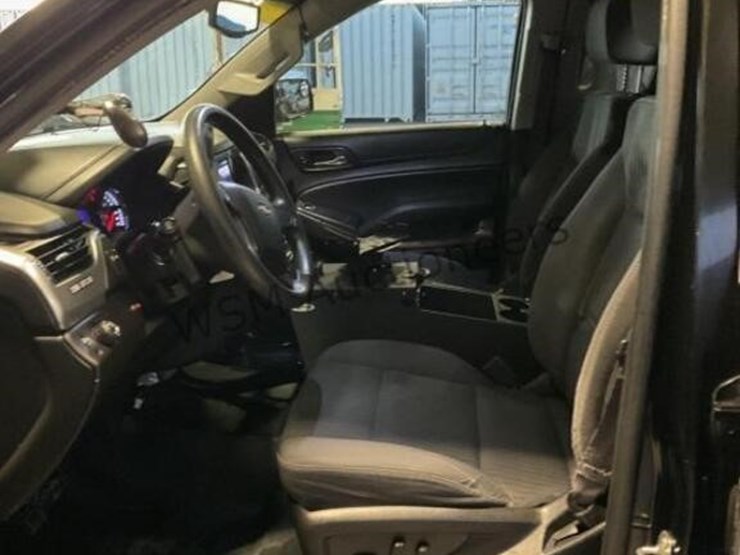 2017-chevrolet-tahoe-image-21