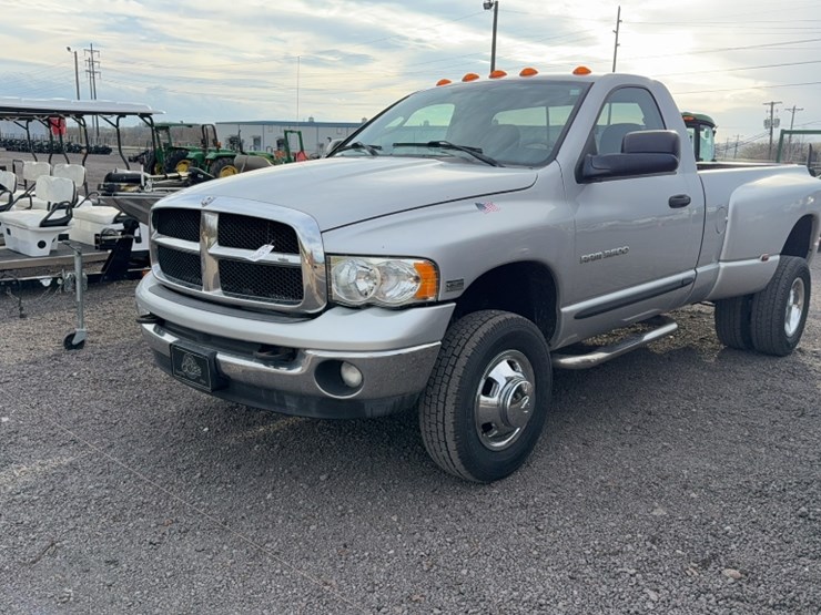 2004-dodge-3500-image-1