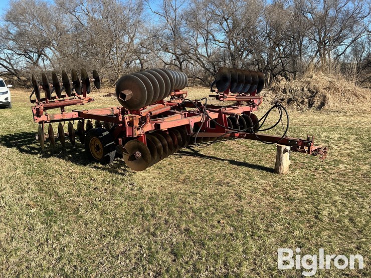 massey-ferguson-620-image-3