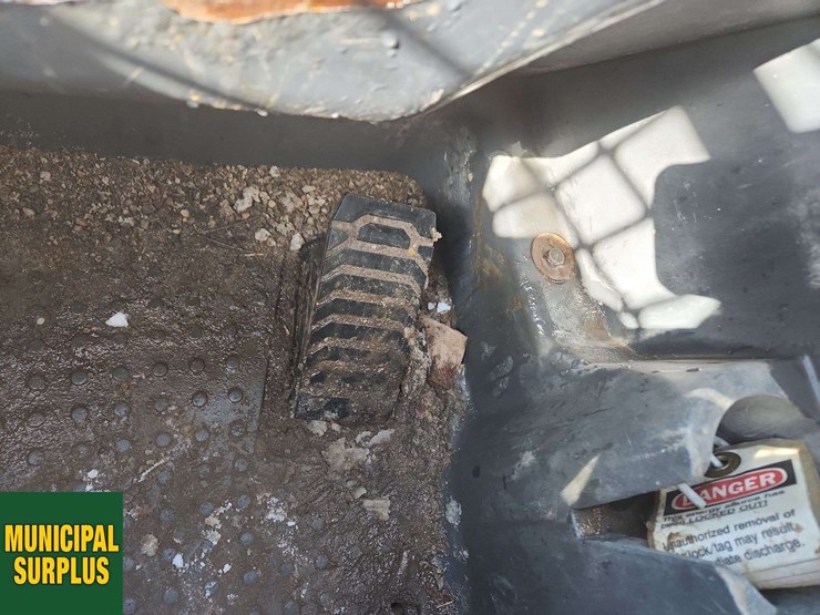 2015-deere-326e-image-20