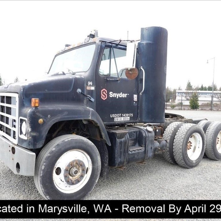 1985 INTERNATIONAL S2300