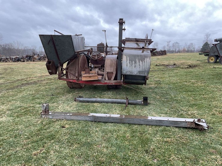 fordson-with-mounted-gleaner-combine-image-7