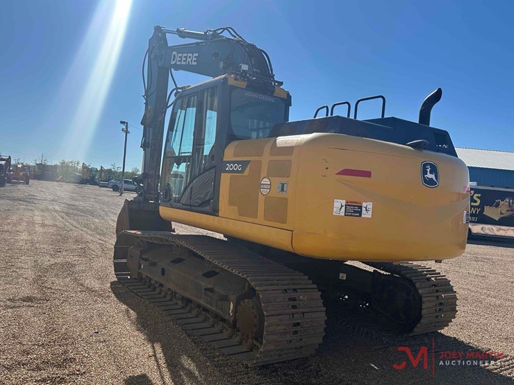 2021-deere-200-lc-image-3