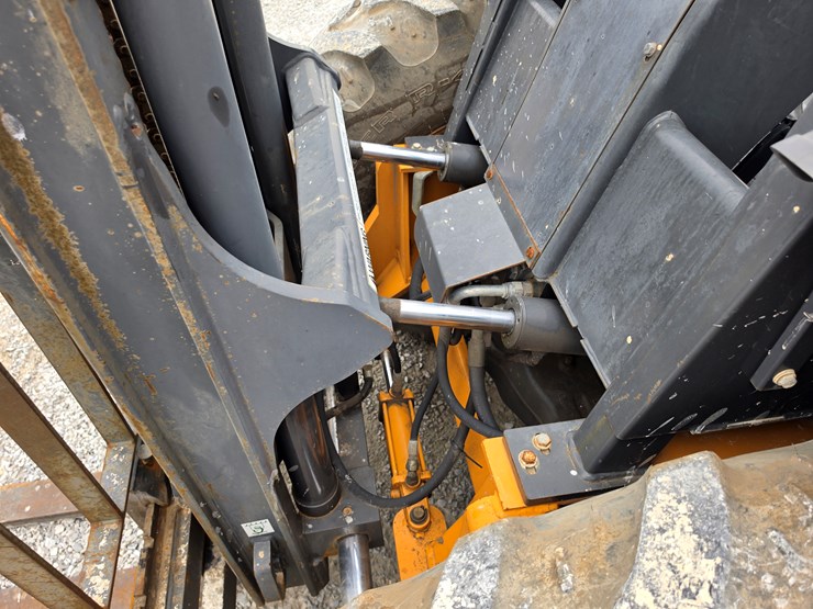 2015-case-586h-image-19