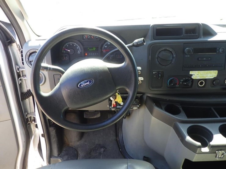 2009-ford-econoline-350-image-10