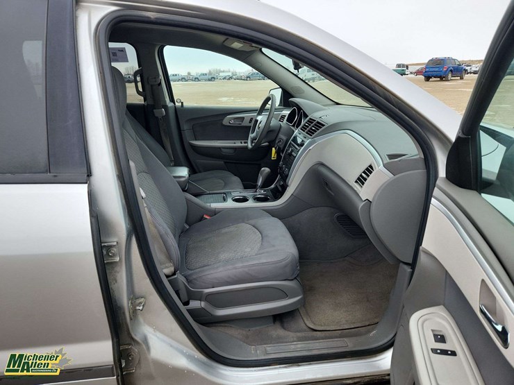 2011-chevrolet-traverse-ls-image-17