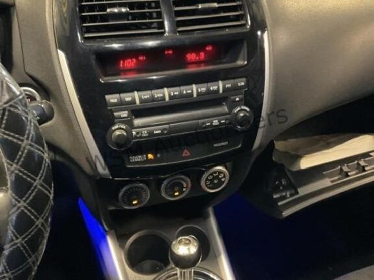 2011-mitsubishi-outlander-image-19