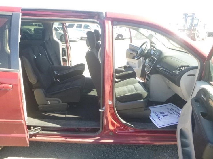 2014-dodge-grand-caravan-image-8