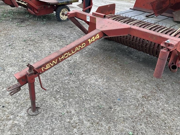 new-holand-144-pull-hay-turner-image-11