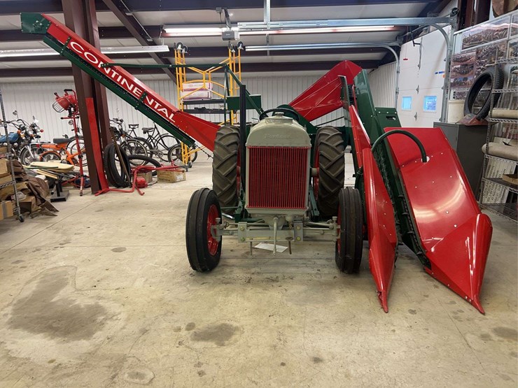 1927-fordson-with-continental-corn-picker-image-6