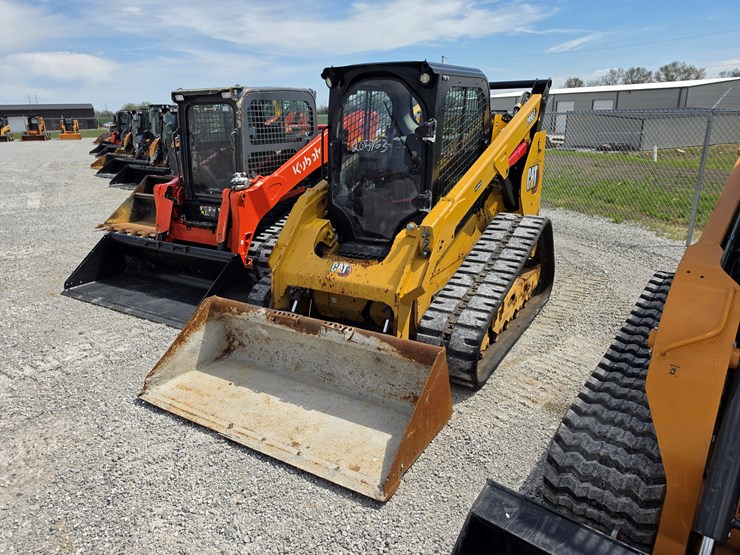 2021-caterpillar-299d3-image-1