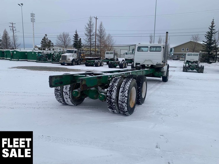 2003-freightliner-fl106-image-3