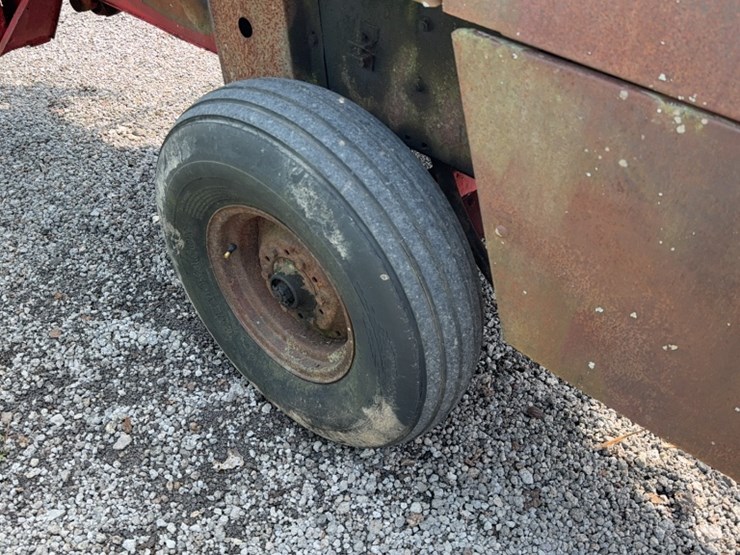 massey-ferguson-124-image-6