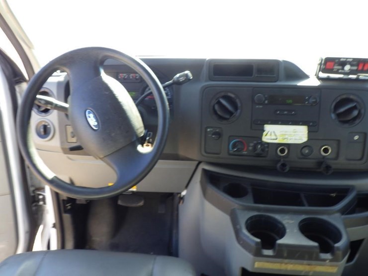 2013-ford-econoline-350-image-10