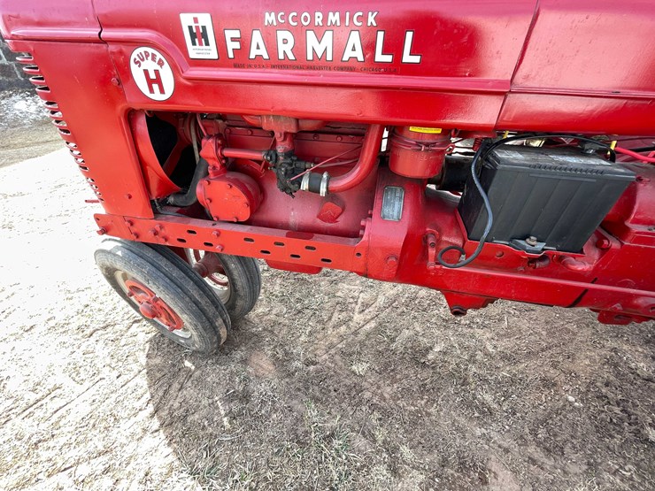 #122-•-ih-mccormick-farmall-tractor-(fremont,-wi)-image-12