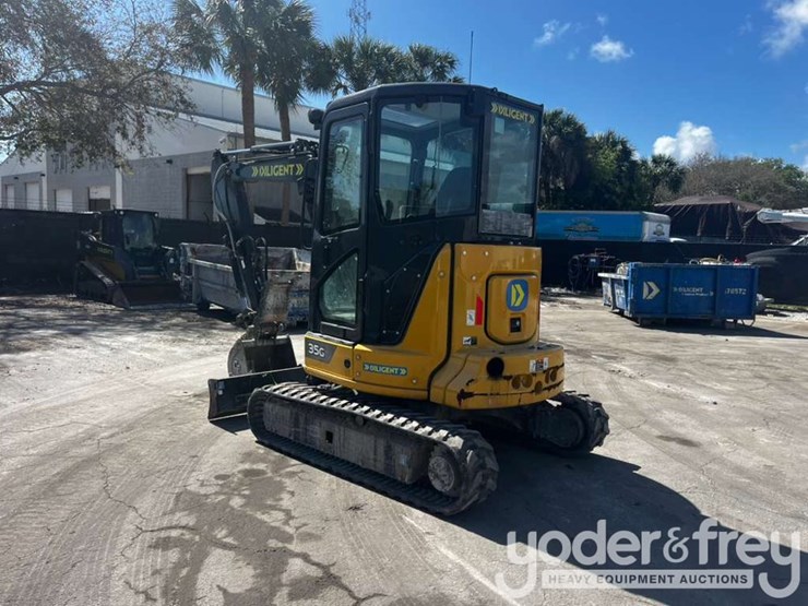 2022-deere-35g-image-3