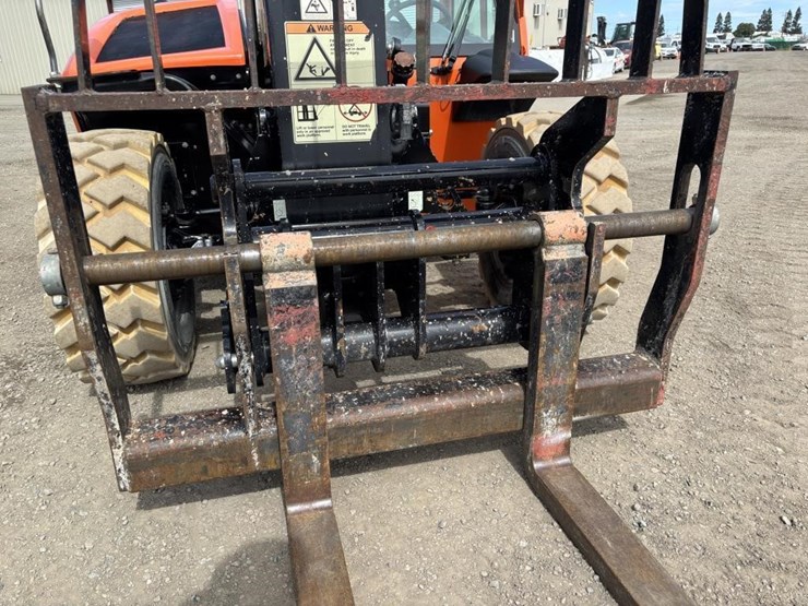 2017-jlg-g5-18a-image-11