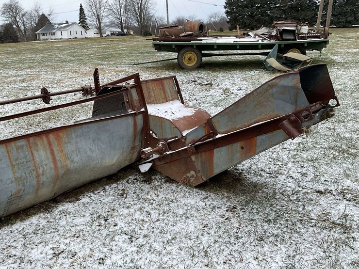 fordson-with-mounted-gleaner-combine-image-53