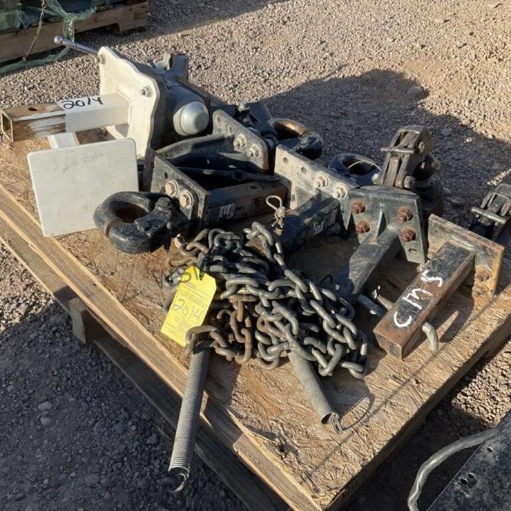 PALLET OF MISCELLANEOUS HITCHES AND VICE