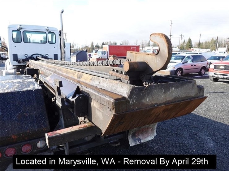 2015-peterbilt-567-image-2