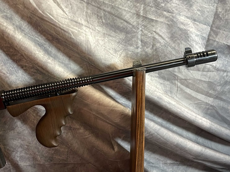 #10055-•-thompson-1927a-1c-ltw-dlx,-45-acp-semi-auto-rifle,-sn:-kpc1200-image-5