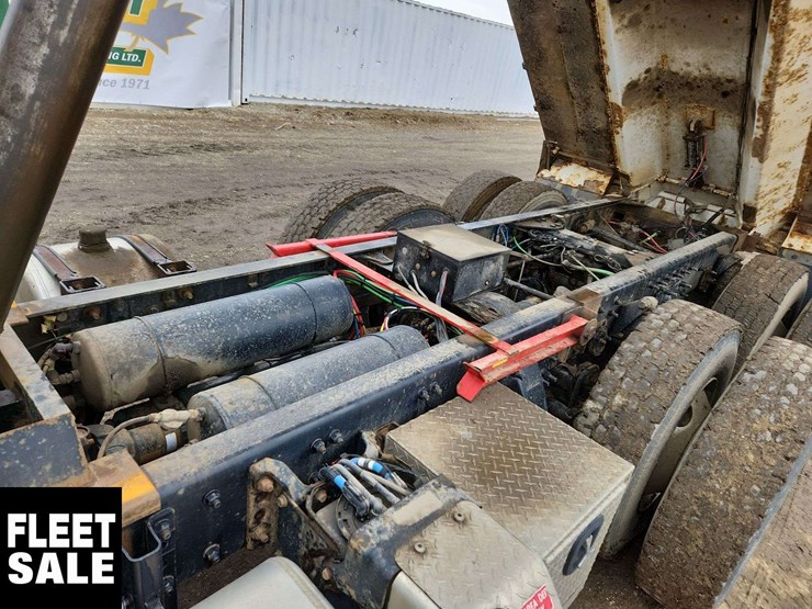 2018-freightliner-m2-106-image-18