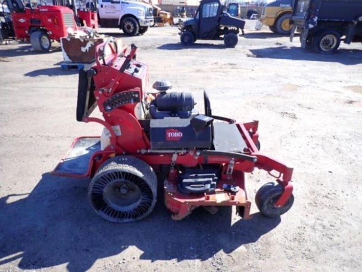 2021-toro-grand-stand-72505-stand-on-409347491-image-4