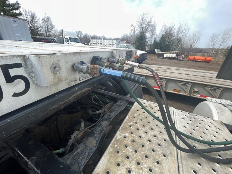 #232-•-2016-freightliner-truck-tractor-(has-wi-title)-(mora,-mn)-image-10