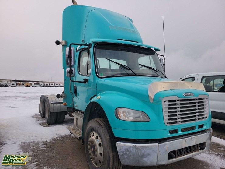 2008-freightliner-m2-106-image-3