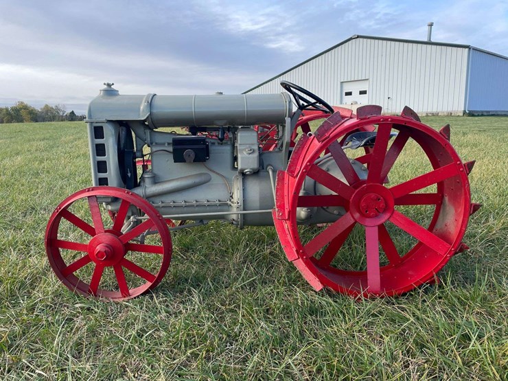 1918-fordson-tractor-image-2