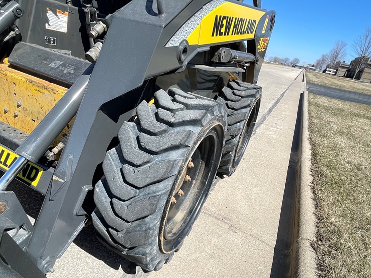 2006-new-holland-l170-image-11