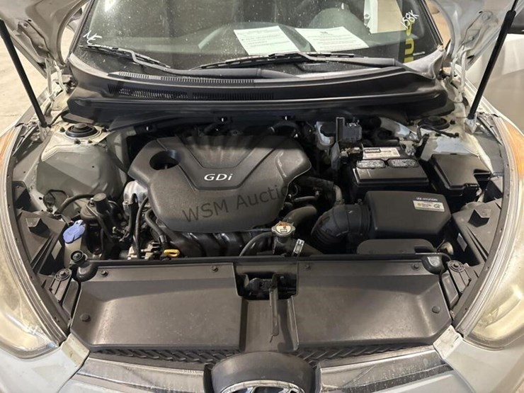 2016-hyundai-veloster-coupe-image-12