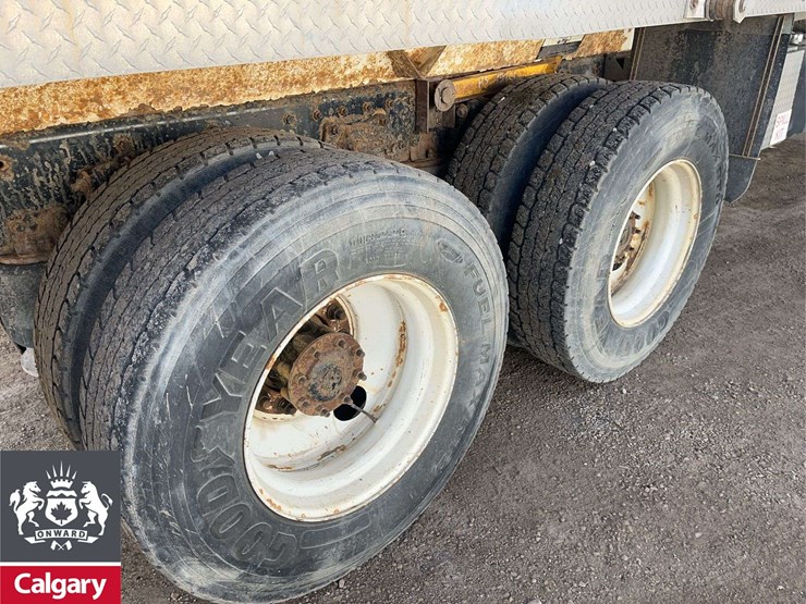 2016-freightliner-114sd-image-12