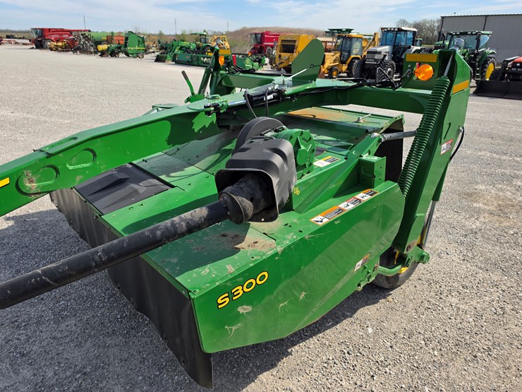 2022-john-deere-s300-image-10