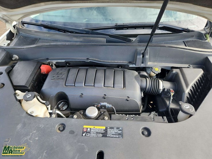 2014-gmc-acadia-denali-image-28