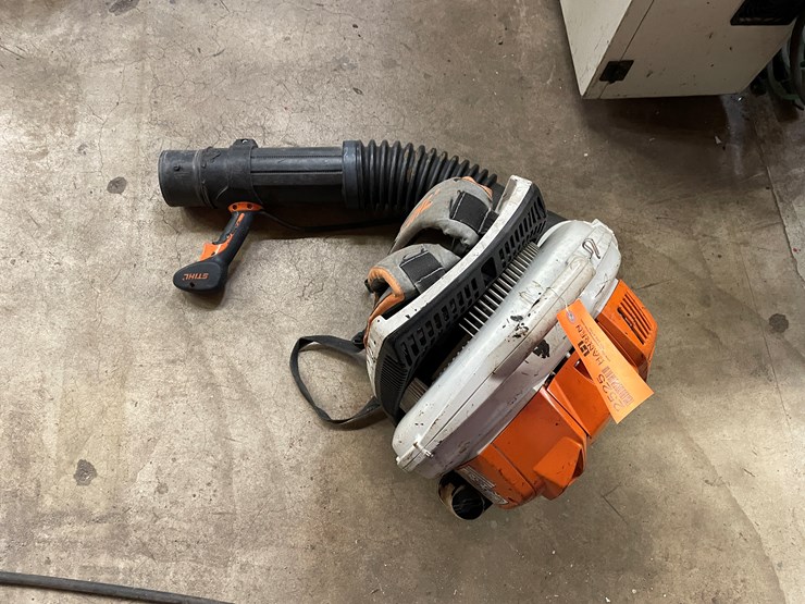 #2525-•-stihl-backpack-leaf-blower-(columbia-heights,-mn)-image-8