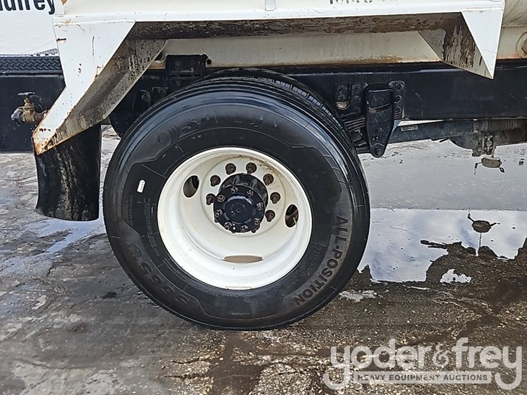 2017-peterbilt-337-image-8