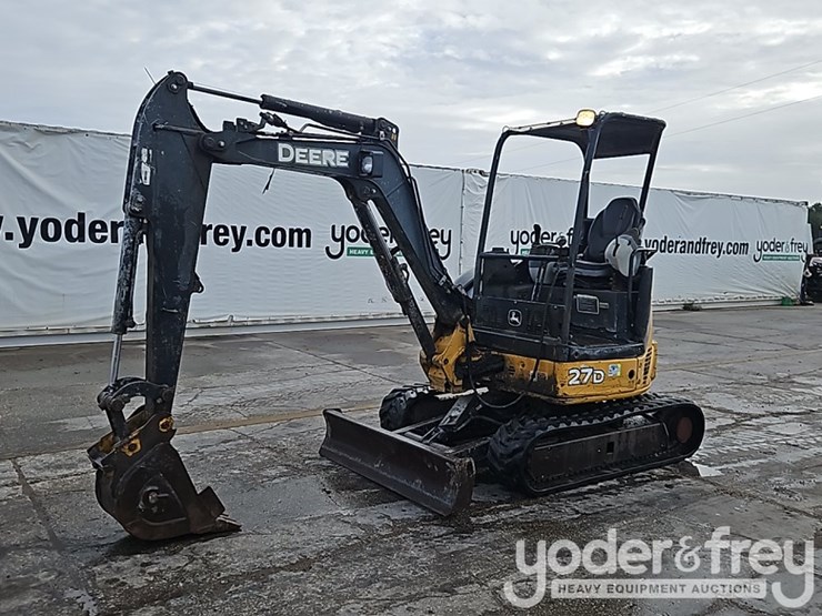 2015-deere-27d-image-1