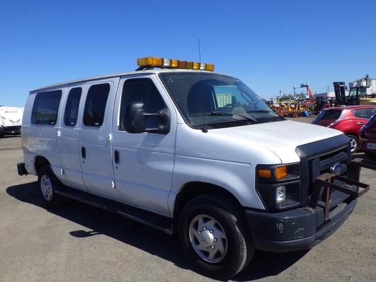 2009-ford-econoline-350-image-3