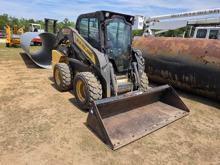 2012-new-holland-225-image-4