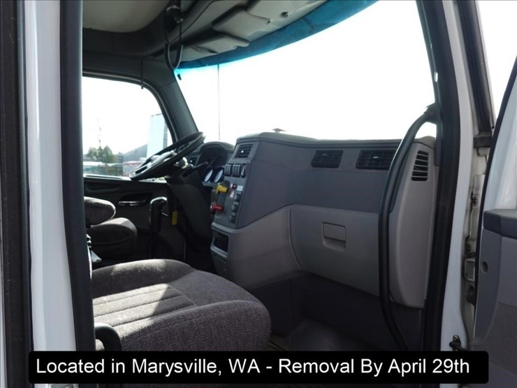 2015-peterbilt-567-image-17