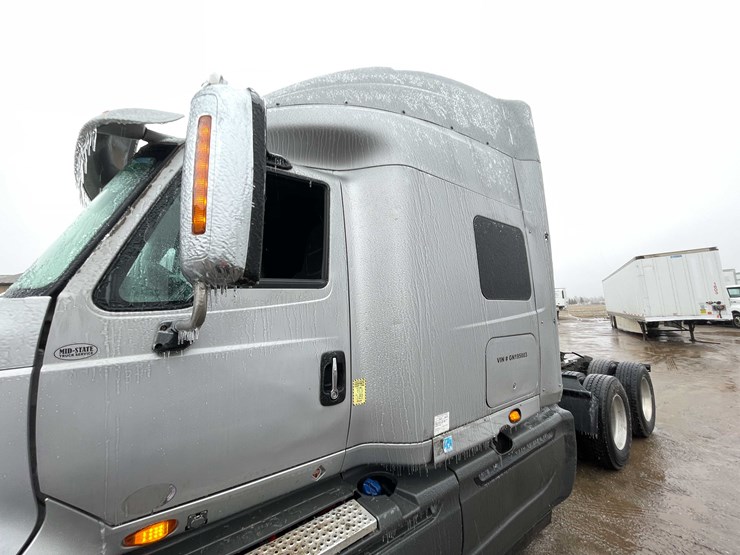 #230-•-2016-international-semi-tractor-(has-wi-title)-(denmark,-wi)-image-13