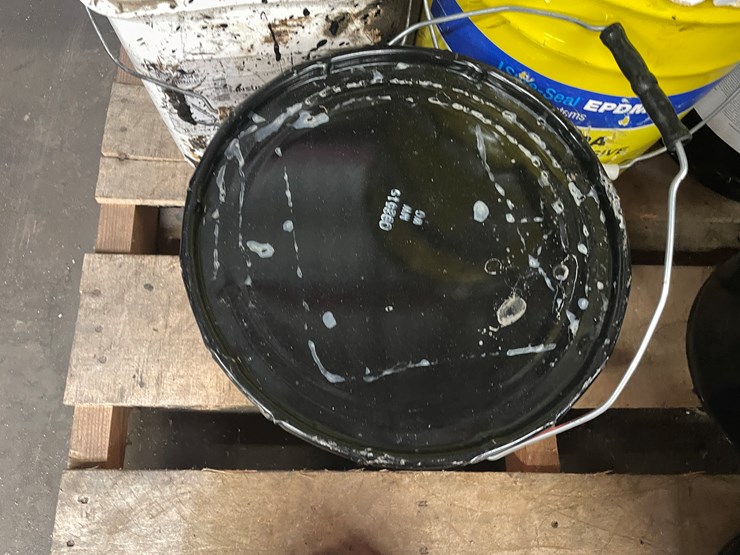 #2557-•-pallet-of-roofing-material-(columbia-heights,-mn)-image-13