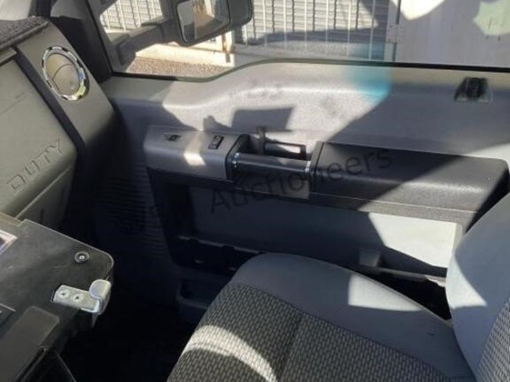 2015-ford-f550-image-24