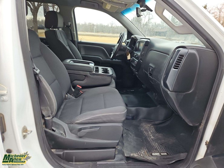 2018-chevrolet-silverado-1500-image-25