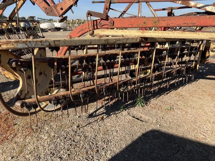 new-holland-260-image-8