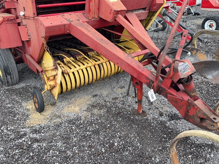 new-holland-847-image-2