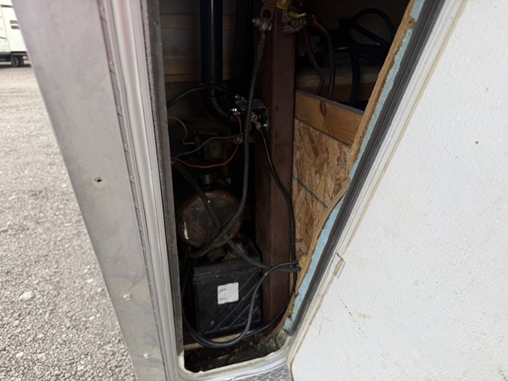 #3004-•-2003-40'-gooseneck-concession-trailer-image-9