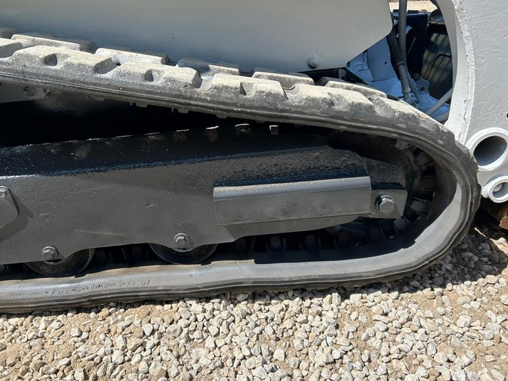 2016-bobcat-t450-image-15