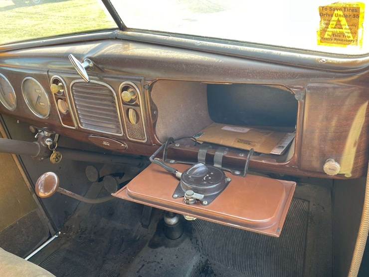 1938-ford-two-door-deluxe-sedan---original-car!-image-72